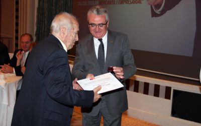 COMEVA entrega el premio a la estudiante con el mejor expediente en Finanzas y Contabilidad de la Universitat de València