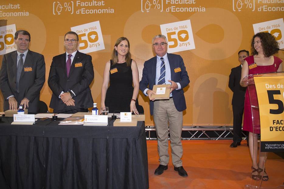 FRANCISCO VALERO, DECANO DE COMEVA, EN LA CELEBRACIÓN DE LOS 50 AÑOS DE LA FACULTAT D’ECONOMIA