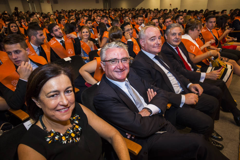 COMEVA ESTUVO PRESENTE EN LA CEREMONIA DE GRADUACIÓN DE LA FACULTAT D’ECONOMIA DE LA UV