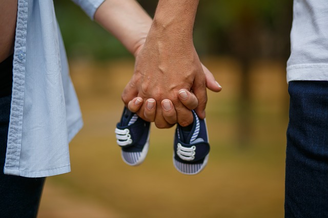 Entran en vigor las mejoras de la prestación por maternidad y paternidad para autónomos