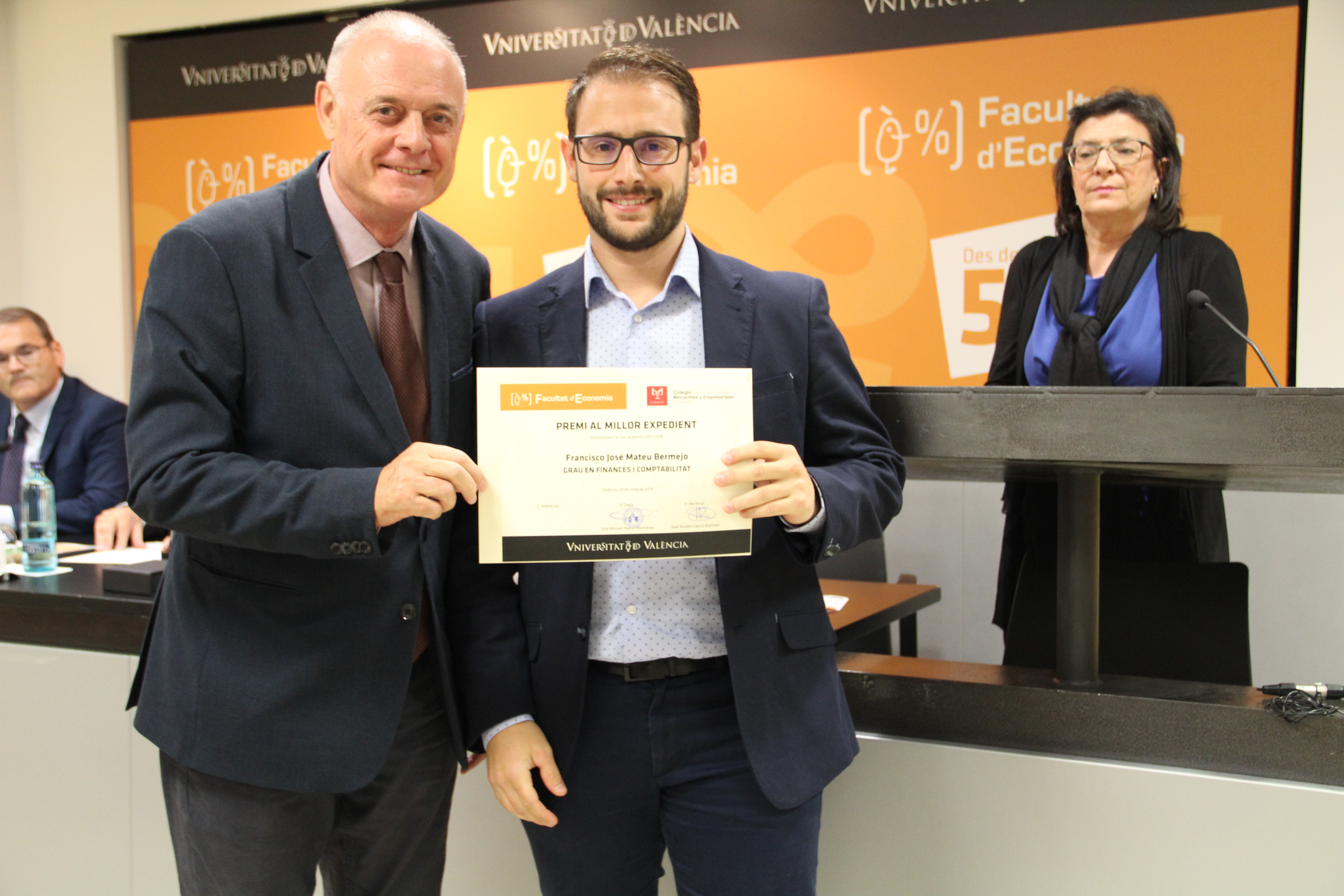 Comeva premia al mejor talento contable y financiero de la Universitat de València